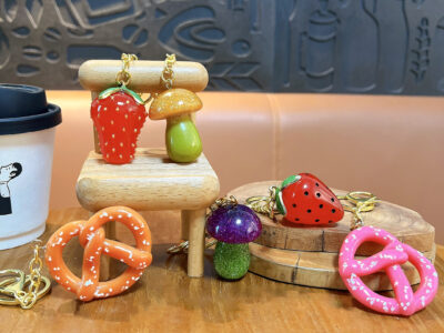 strawberry rotating fidget keychain cute fruit spinner stress relief bag charm pineapple pendant