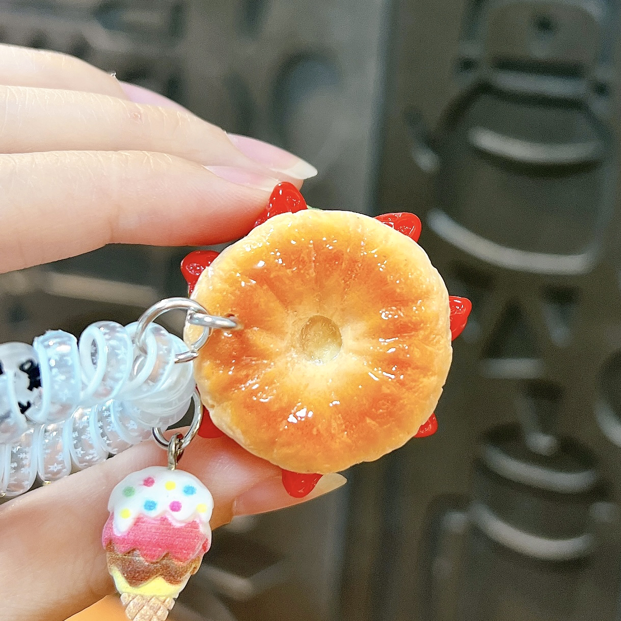 2 styles kawaii bagel burger keychain wholesale novelty souvenir pendant